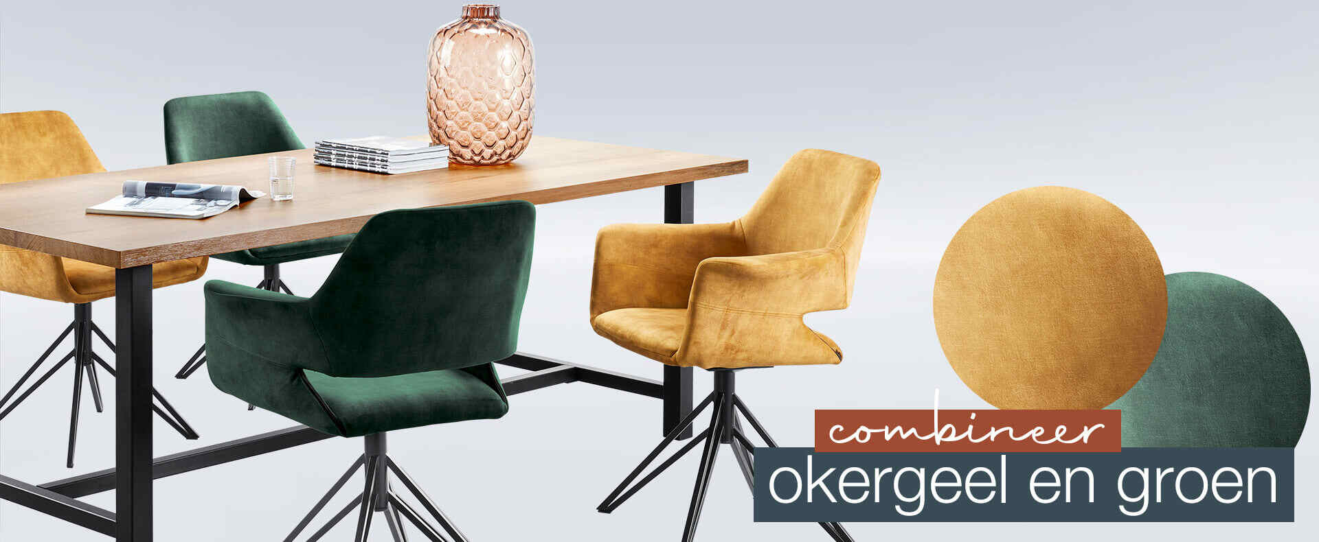 Okergele en groene eetkamerstoelen