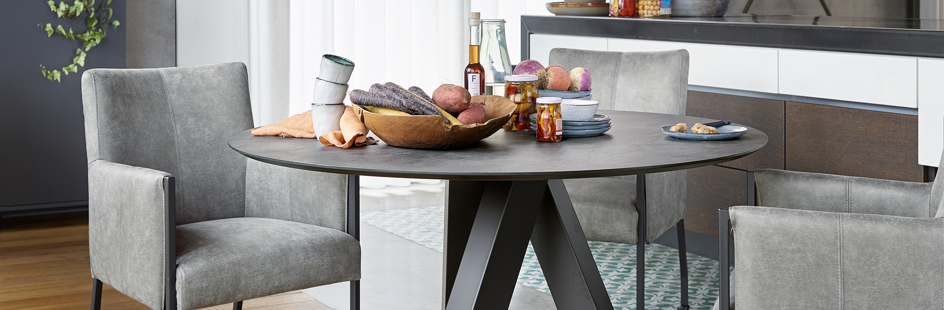 Ronde eettafel Canarias